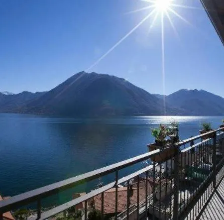 Attico Con Grande Terrazza Vista 公寓