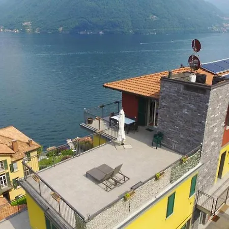 Attico Con Grande Terrazza Vista 公寓