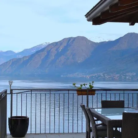 Attico Con Grande Terrazza Vista 公寓