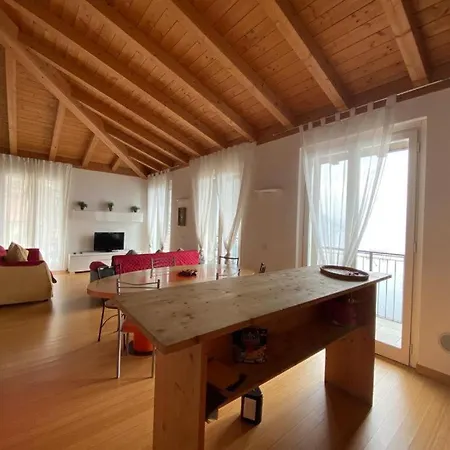 Apartamento Attico Con Grande Terrazza Vista Argegno